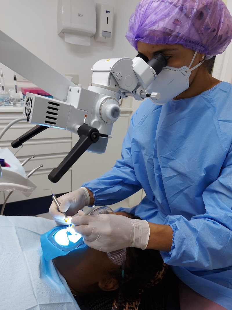 Dra. Elidiane Ribeiro - Endodontia Microscópica e Laser | Atendimento de Pacientes com Necessidades Específicas (PNE) - foto 4