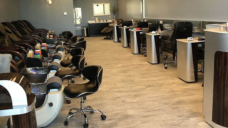 Liquid Glamour Nails