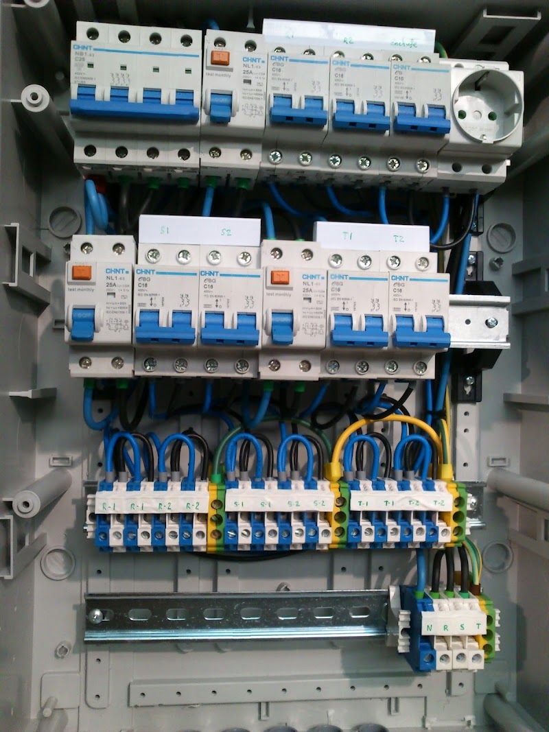 On Instalacions Electricidade - Imaxe - Son photo 2