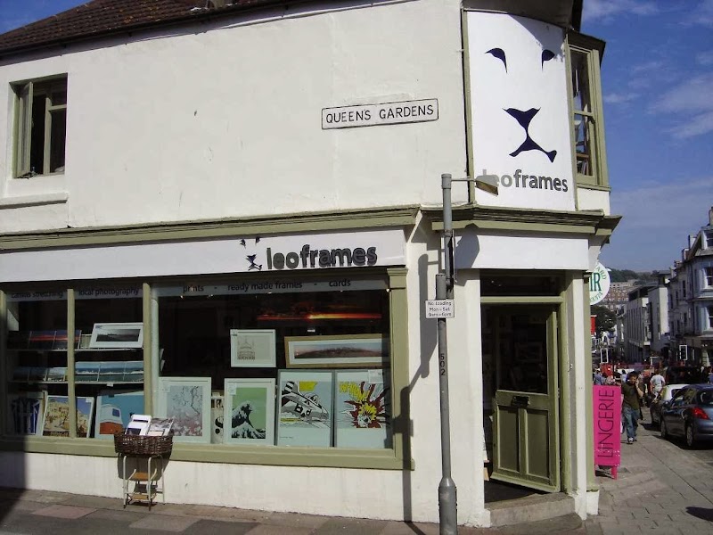 LeoFrames