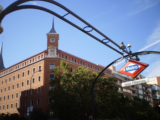 Residencia Residencia Universitaria Augustinus-Nebrija — C. de Cea Bermúdez, 59, Chamberí, 28003 Madrid, España