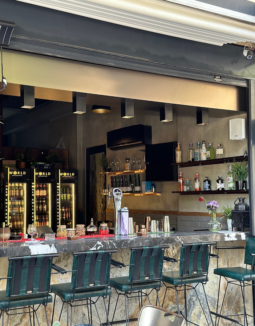 Cape Bar & Pub mekanı