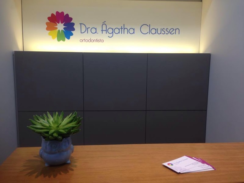 Dra. Ágatha Claussen - Ortodontia e Odontologia Especializada