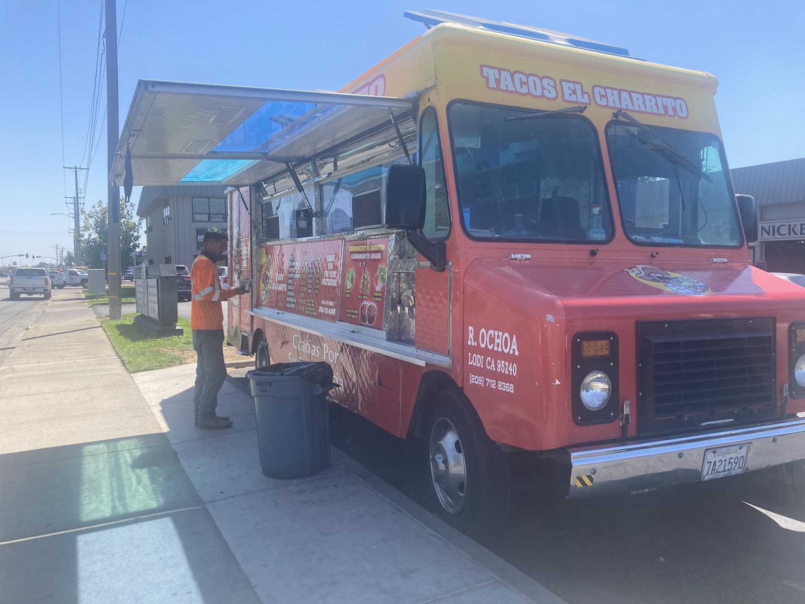 A plate of tacos from Tacos El Charrito in Lodi