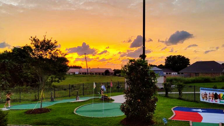 Longview Greens Miniature Golfing — Miniature Golf Course in Montgomery