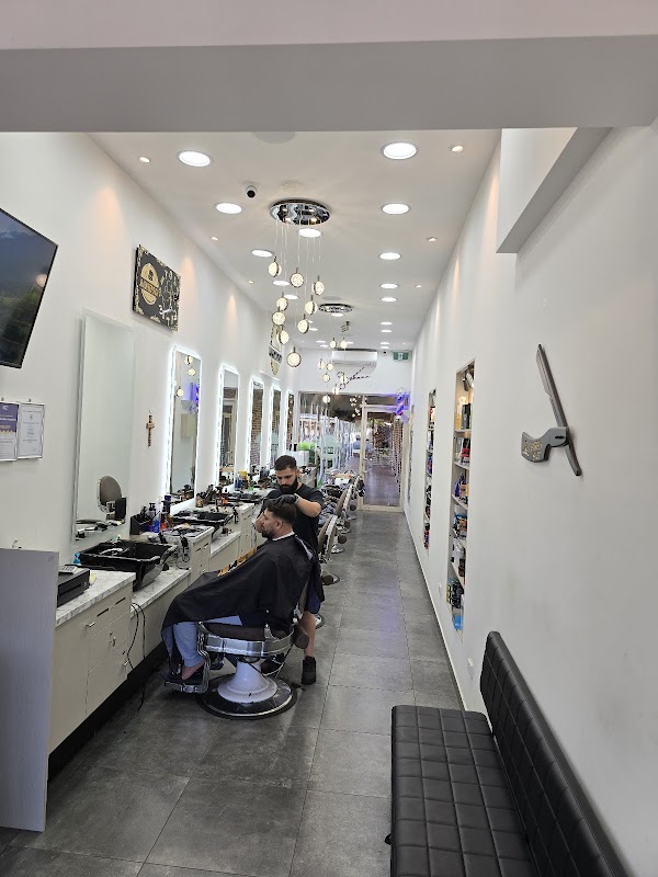 J & J Barber Shop Abbotsbury photo 1