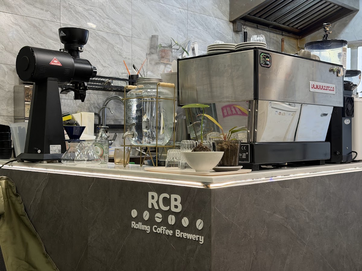 Rolling Coffee Brewery photo 4