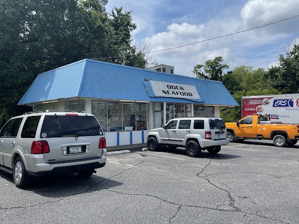 DOCK SEAFOOD FOOD TRUCK exterior