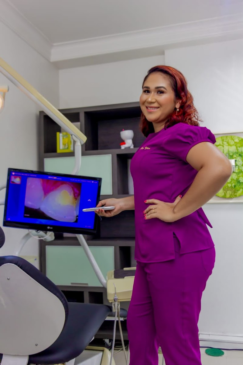 Dra. Allen Gillian - endodontista e pós graduanda em Harmonização Orofacial - foto 4