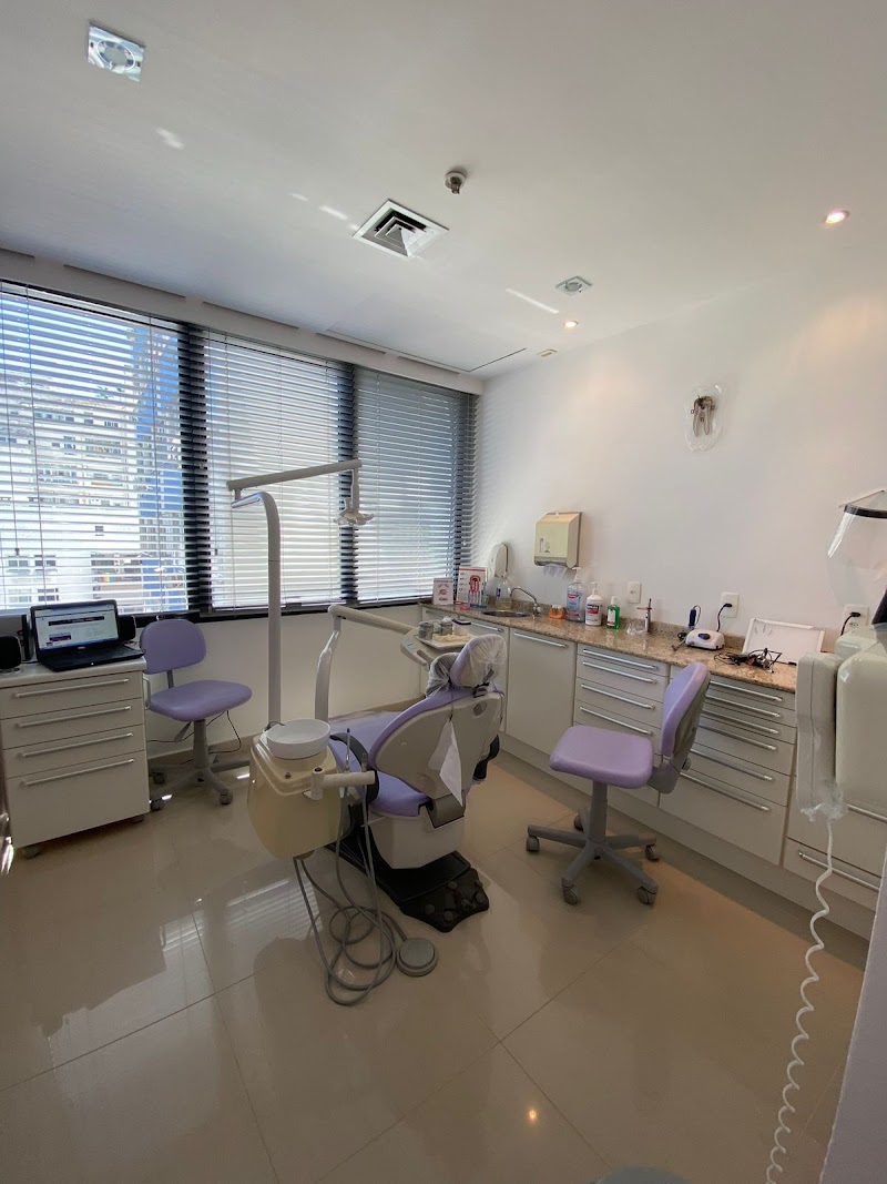 Dra. Carolina Garcês - Dentista Especializada em Implantes em Botafogo - foto 2