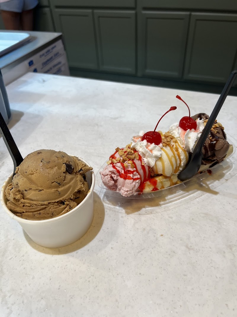 Roxy's Heavenly Scoops photo 2