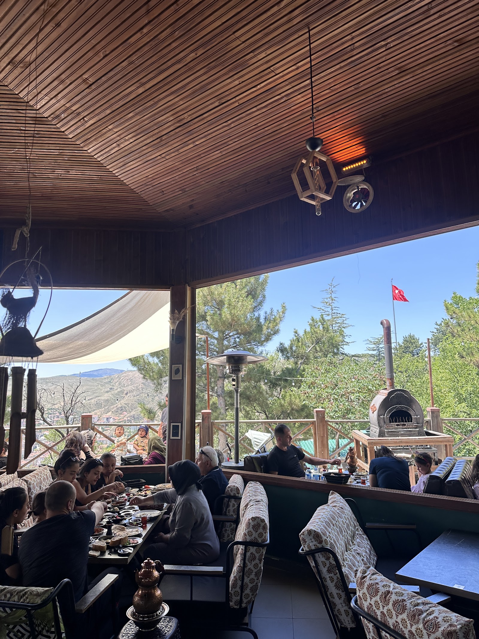 Şehrazat Cafe Restaurant mekanı
