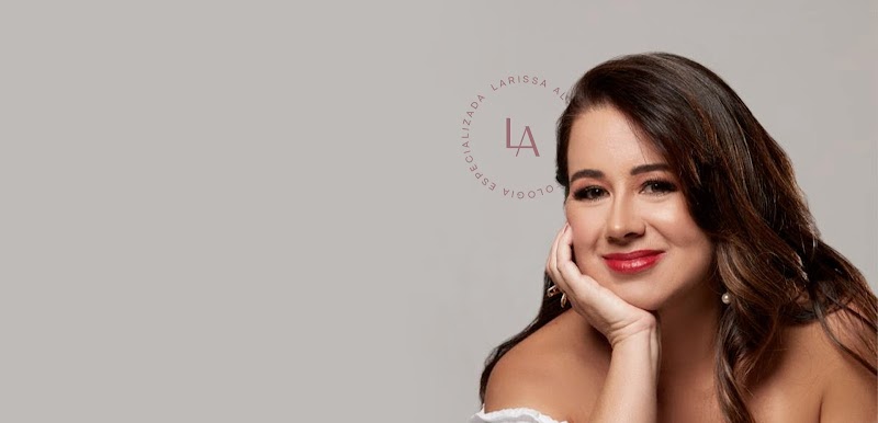 Dra. Larissa Almeida | Implantes