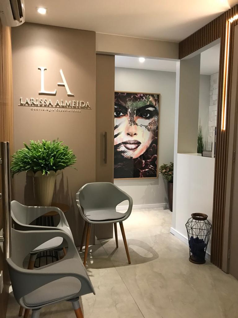 Dra. Larissa Almeida | Implantes - foto 2