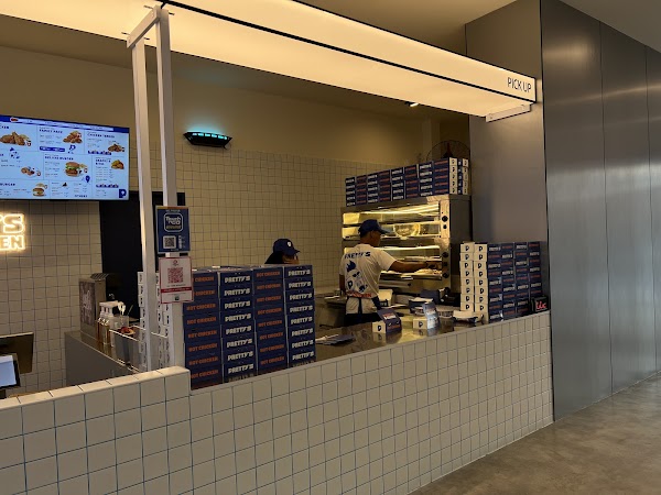 Pretty's Hot Chicken