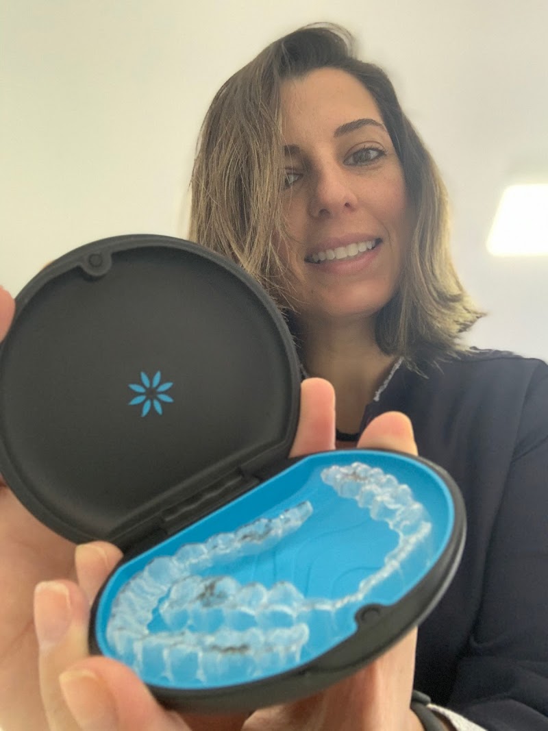 Dra Danubia Biondi | Campinas | Ortodontia | Alinhadores | Clínica Geral| Prótese | - foto 5