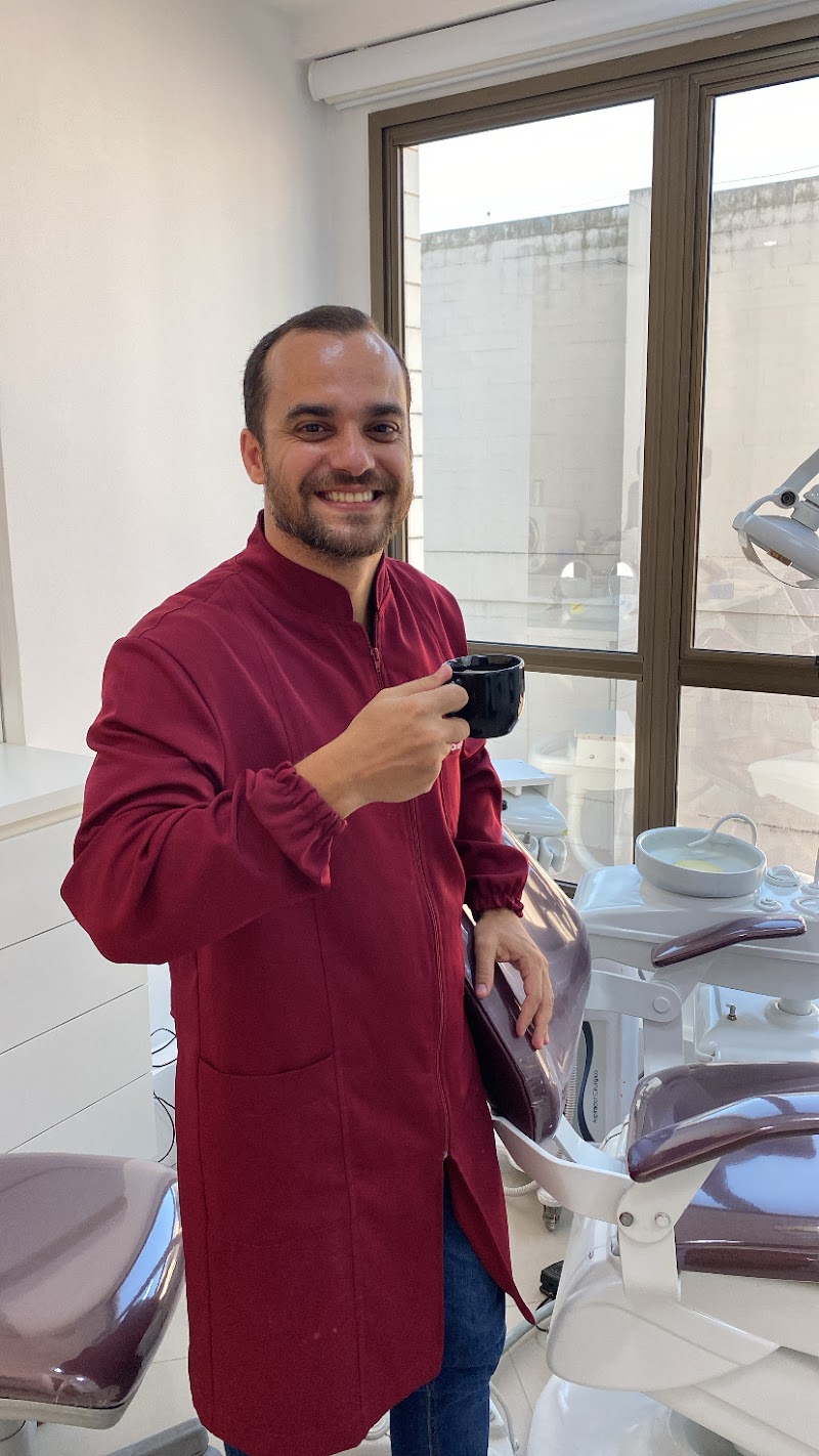 Consultório Odontológico Dr. Bernardo Coutinho | Dentista em Jacarepaguá | Implante Dentário | Emergência Odontológica - foto 2