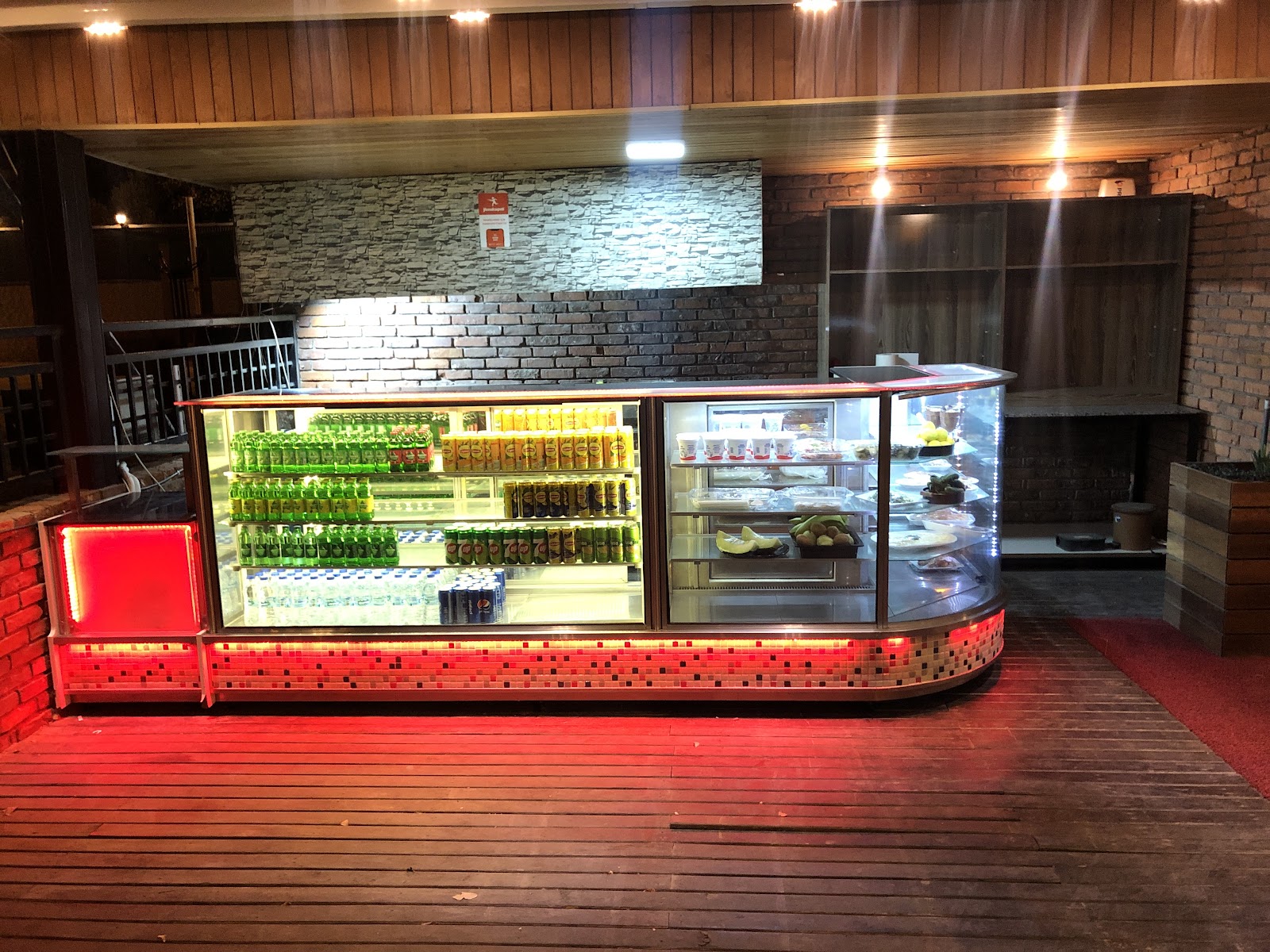 CafeMiz Restaurant Bar Lounge mekanı