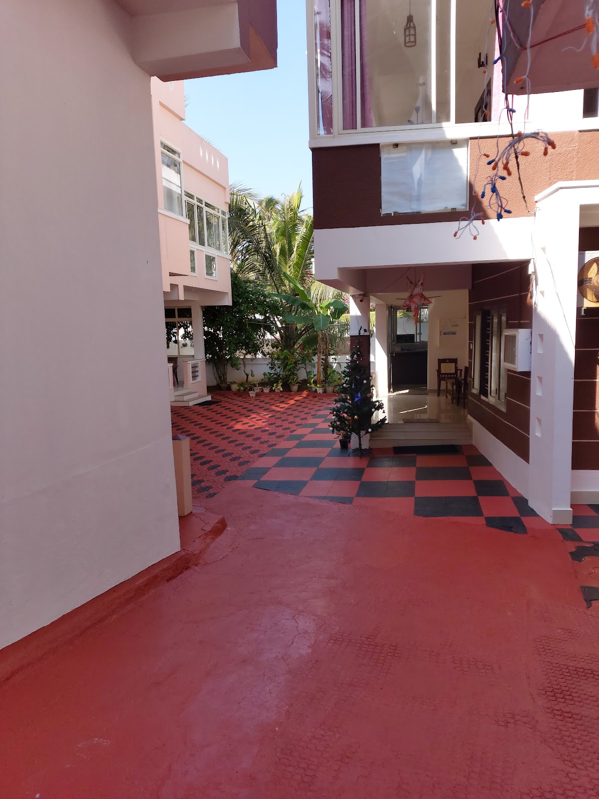 White Lounge Beach Resort — 4