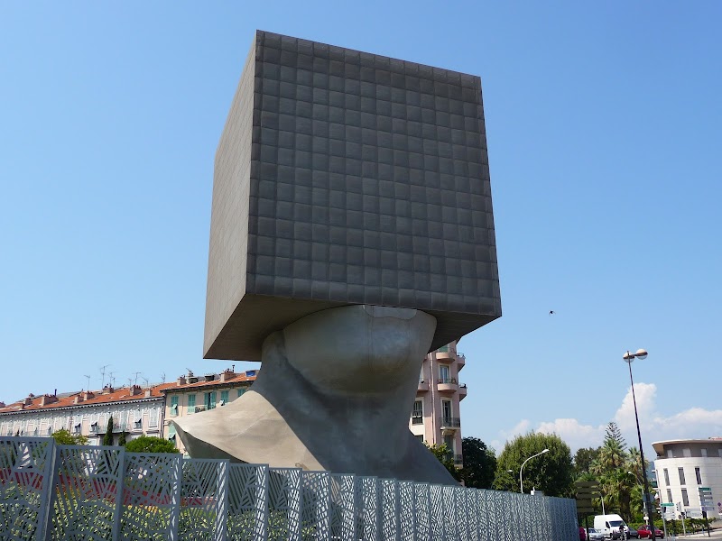 La Bibliothèque Louis Nucéra
