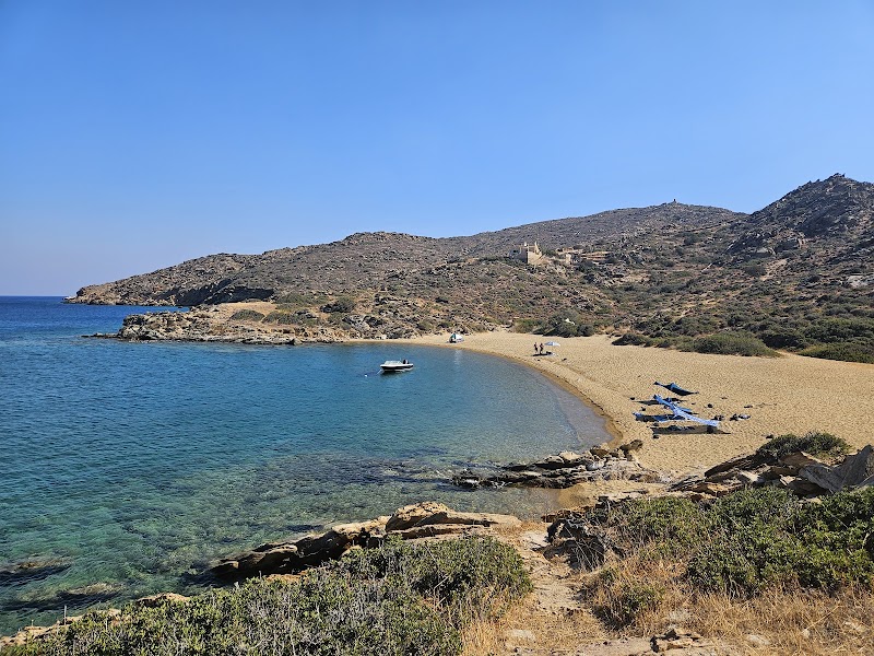 Paralia Tris Ekklisies