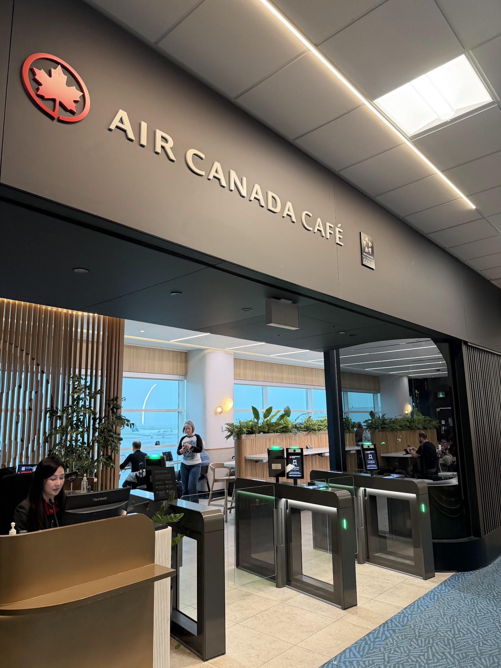Air Canada Café — photo 1 (via Google)
