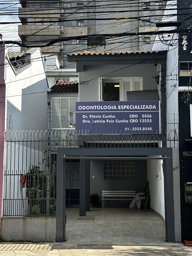 Odontologia Especializada Dr. Flávio Cunha e Dra. Letícia Feix Cunha | Dentista Menino Deus | Implante Dentário | Invisalign