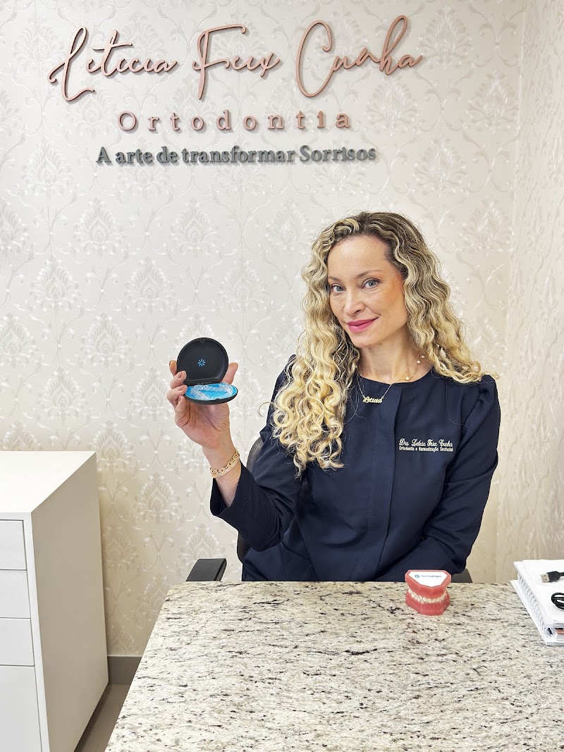 Odontologia Especializada Dr. Flávio Cunha e Dra. Letícia Feix Cunha | Dentista Menino Deus | Implante Dentário | Invisalign - foto 4