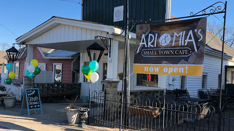 Ari & Mia's Small Town Cafe photo 1