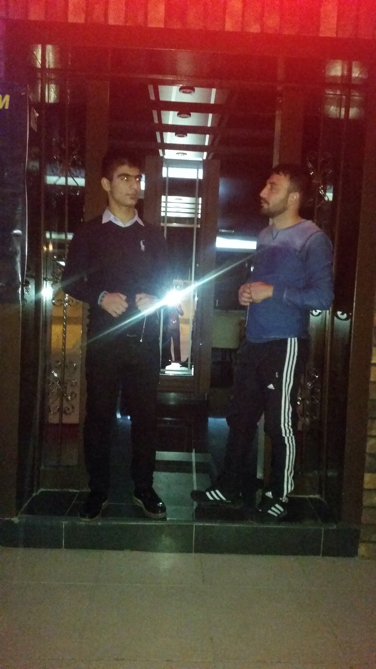Gülüm Müzikhol mekanı