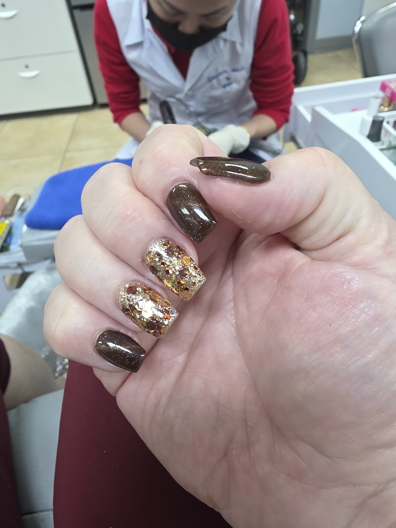 Studio Nails and Spa