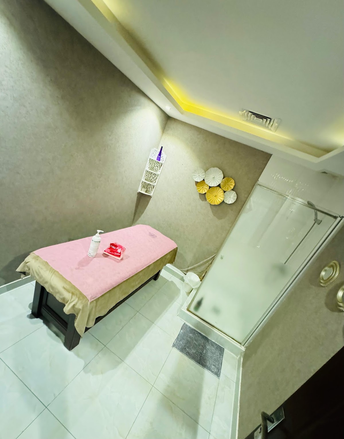 Royal Oak Spa & Massage Jumeirah 4