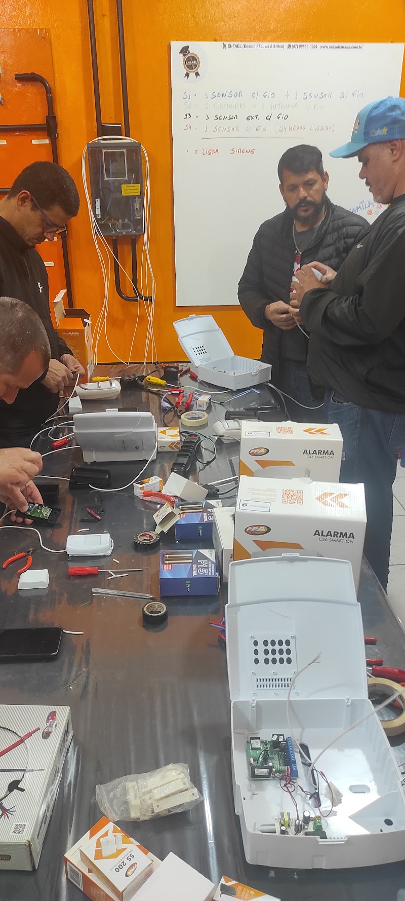 Foto de Enfael Cursos - Ensino Fácil de Elétrica