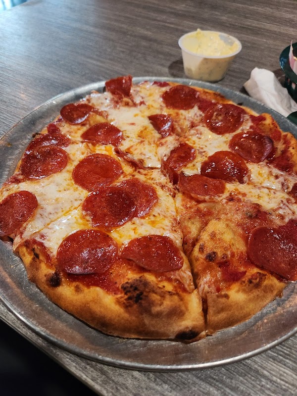 Famulari's Pizzeria: Hanahan photo 3