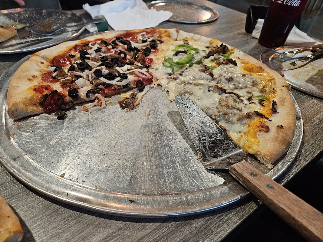 Famulari's Pizzeria: Hanahan photo 4