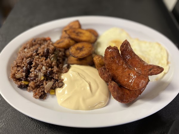 Photo by Pupuseria El Torogoz