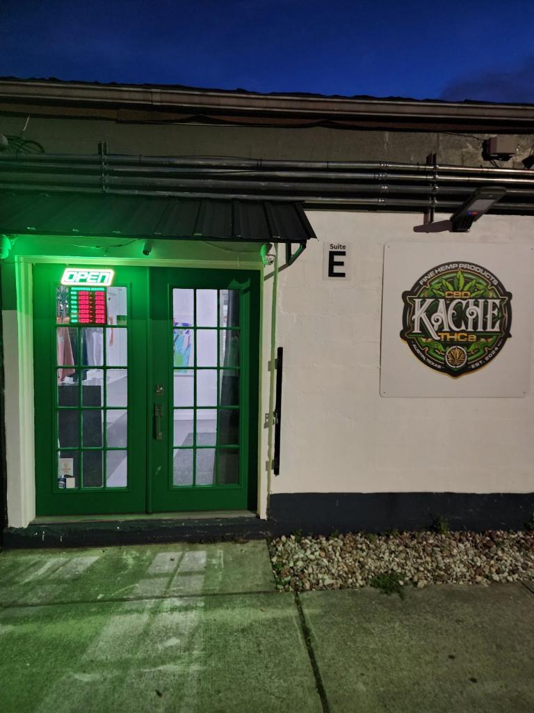 Video tour of Kache THCa retail environment