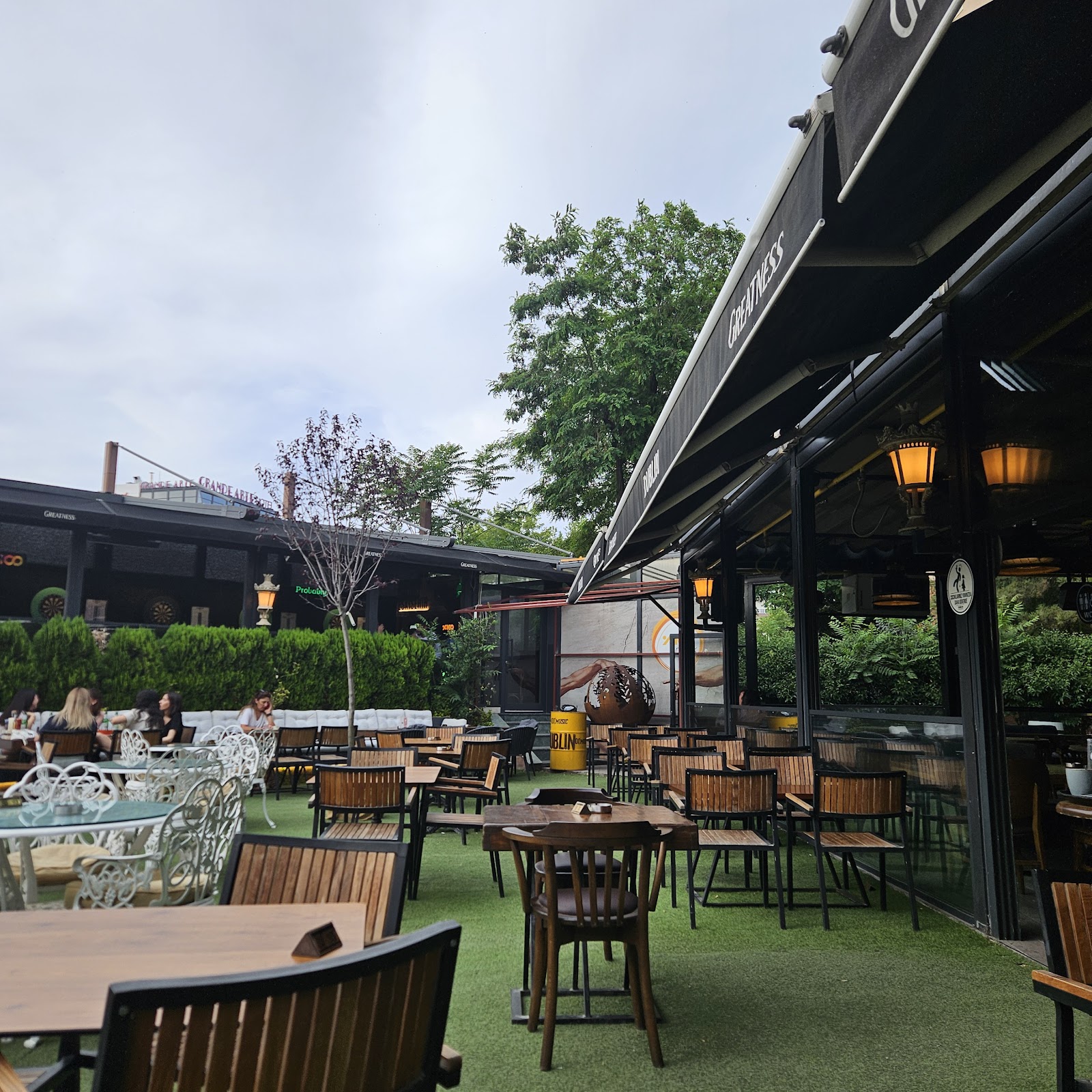 Dublin Cafe & Irish Pub mekanı