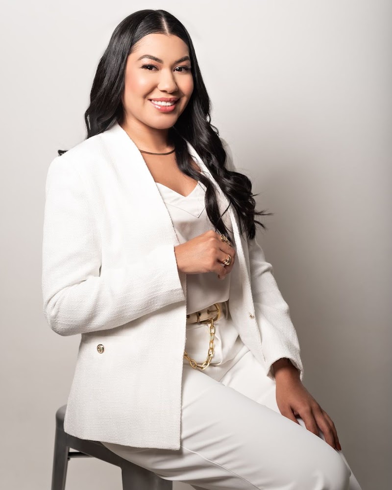 Dra Vanessa Malcher - Implantes e Harmonização Facial em Manaus