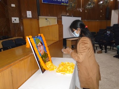 Dr Neelu Kumari