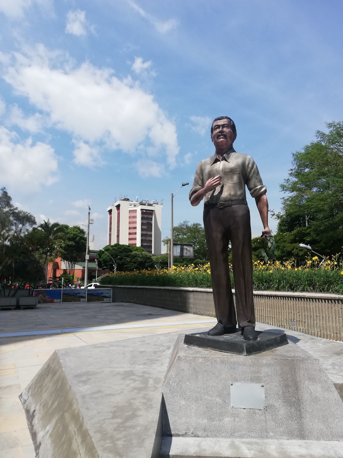 Monumento a la Raza