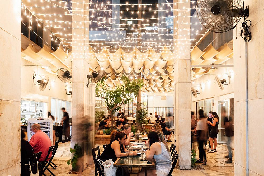 האחים in tel-aviv