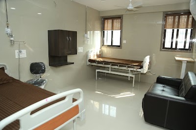 KCJ HOSPITAL & MATERNITY HOME CENTRE/ Laparoscopic in Gynec/Best Gynecologist Doctor in Surat/Fetal Medicine/Obstetrician