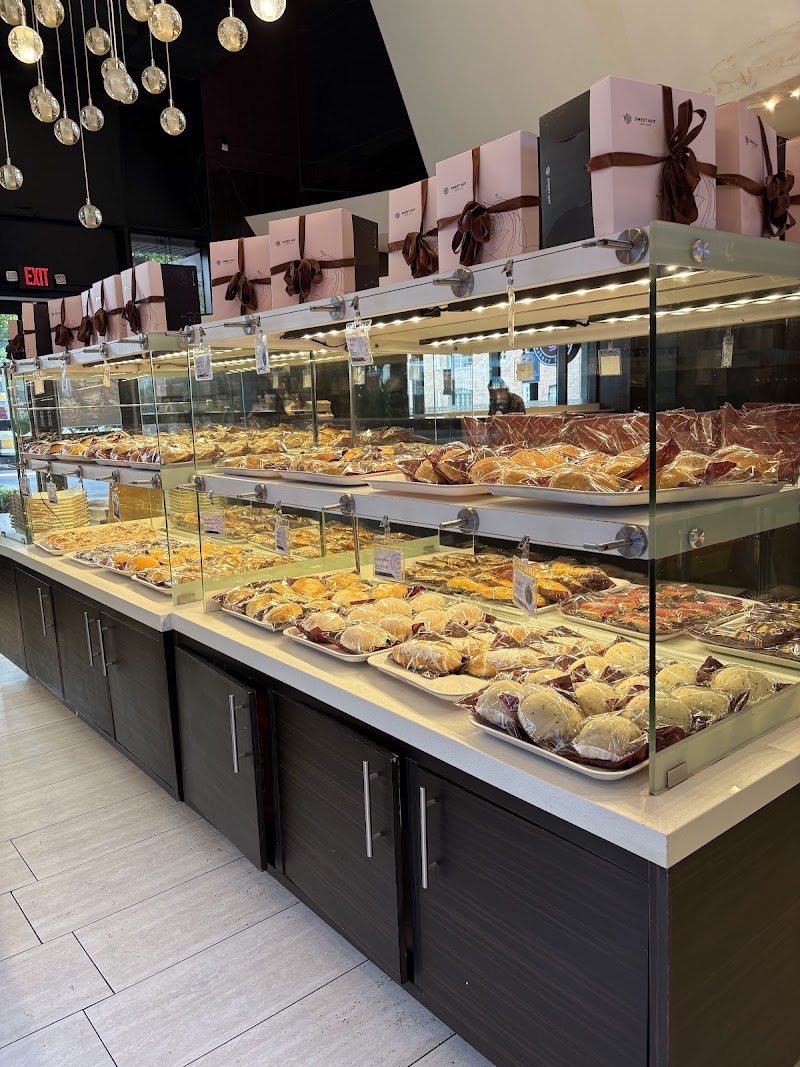 Sweet Hut Bakery & Cafe photo 2