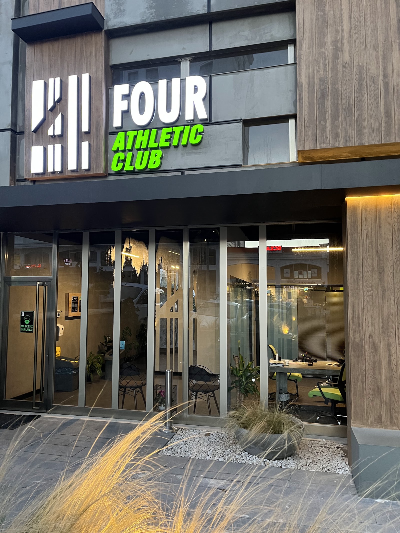FOUR ATHLETIC CLUB mekanı