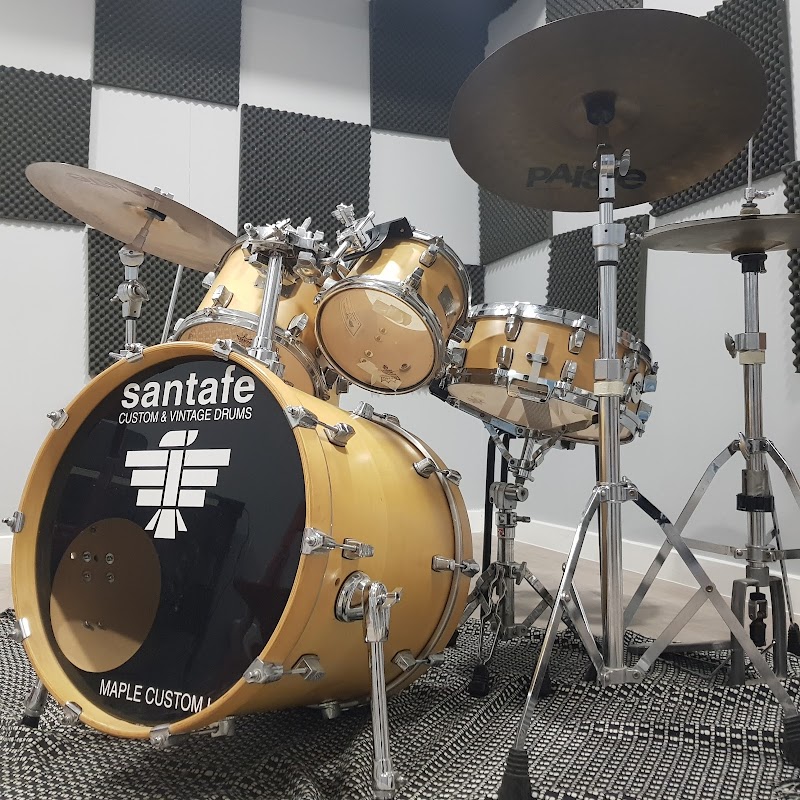 Ma Non Troppo, Escuela de Artes Escénicas