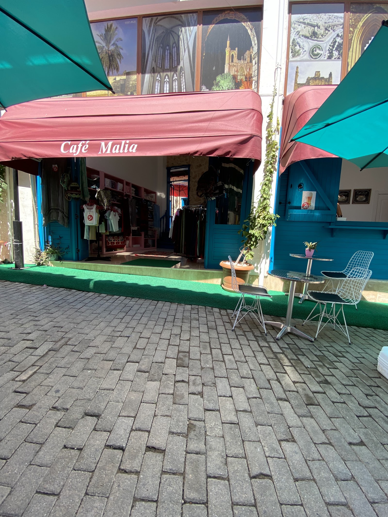 Cafe Malia mekanı