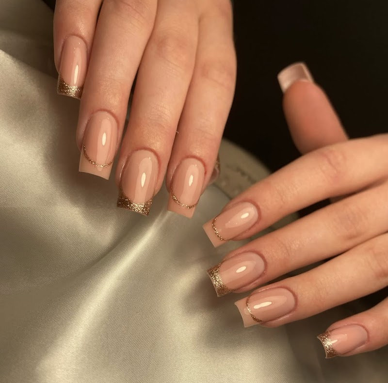 NAIL FACTORY | Manicure / Pedicure / Henna / Przekłuwanie uszu / Inne usługi Beauty