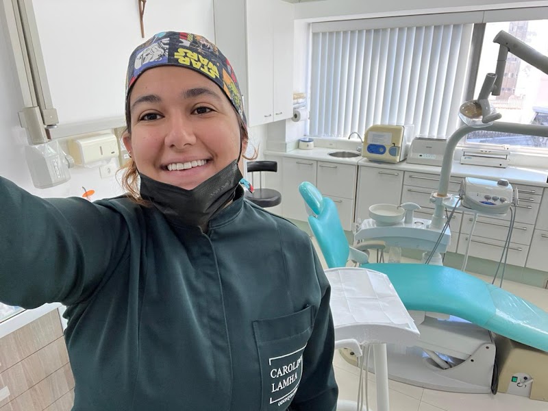Dra. Carolina Lamha - Cirurgiã Dentista - Botafogo