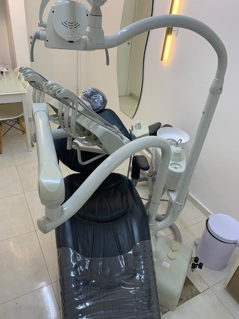 Dra. Daniela Carvalho | Dentista, Facetas de Resina, Clareamento Dental. - foto 3